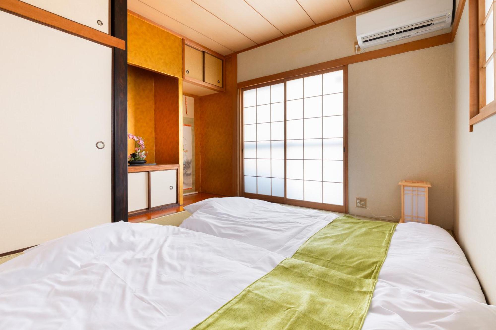 Umeda 15 Min, Airport 40 Min, Usj 30 Min, Quiet Residential Neighborhood 5ldk Japanese Style House For Groups And Families *